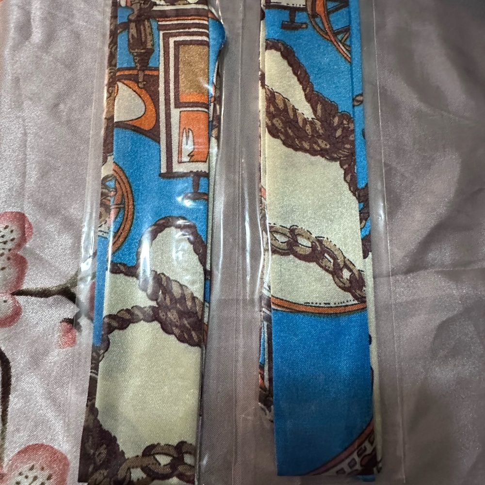 Blue and Cream Patterned twilly Scarf set